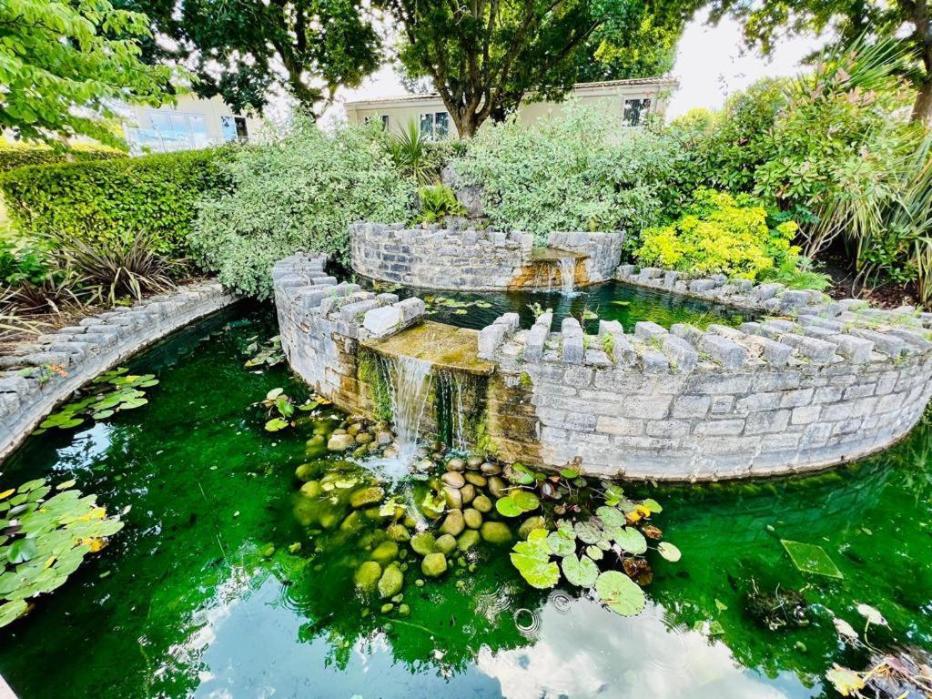 Waterfall Retreat Poole Exteriör bild